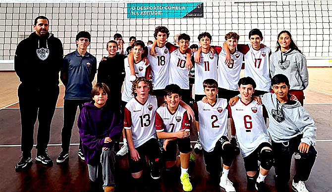 Equipa feminina do Clube de Voleibol de Oeiras sagrou-se vice-campeã nacional em Iniciados * CN Ginástica e CV Oeiras na final de Infantis(tx)