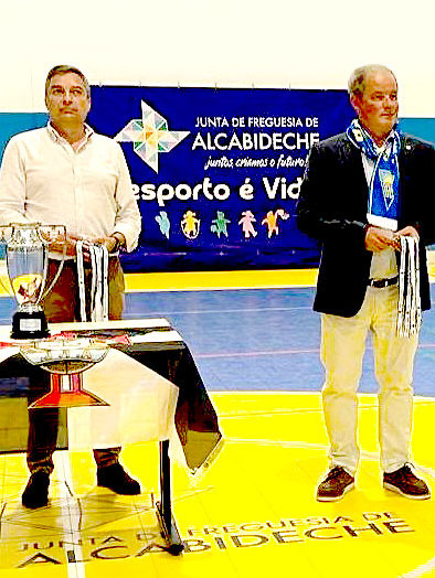 Futsalistas do Estoril Praia receberam  troféu e medalhas de campeões distritais(tx)