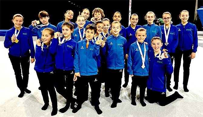 AD do Clube da Linha de Oeiras com ouro e prata no 