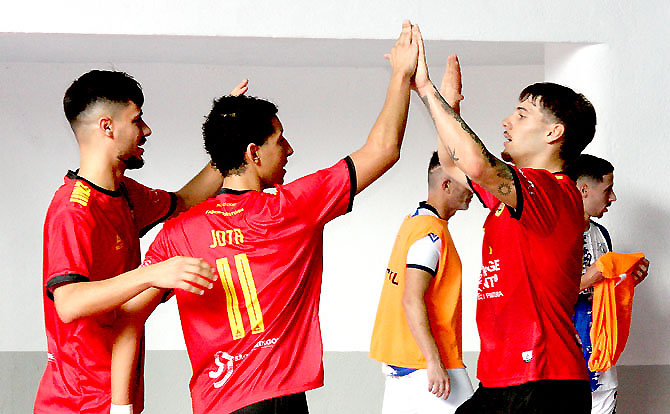 CDR “Os Vinhais vence e é líder, goleada do CF Sassoeiros em casa(T)