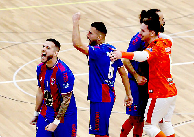 Sassoeiros vence dérbi com 