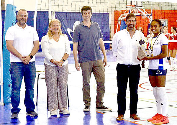 Cadetes femininos do Marista de Carcavelos sagraram-se campeãs regionais de Lisboa(tx)