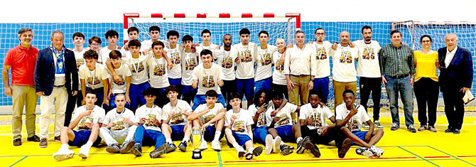 Futsalistas do Estoril Praia receberam  troféu e medalhas de campeões distritais(T)